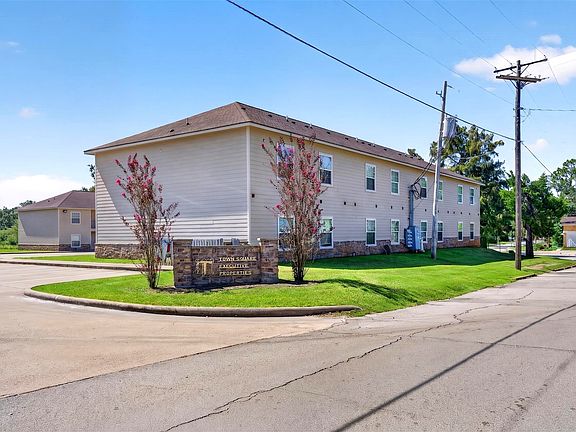 4th image of 403 Nacogdoches St