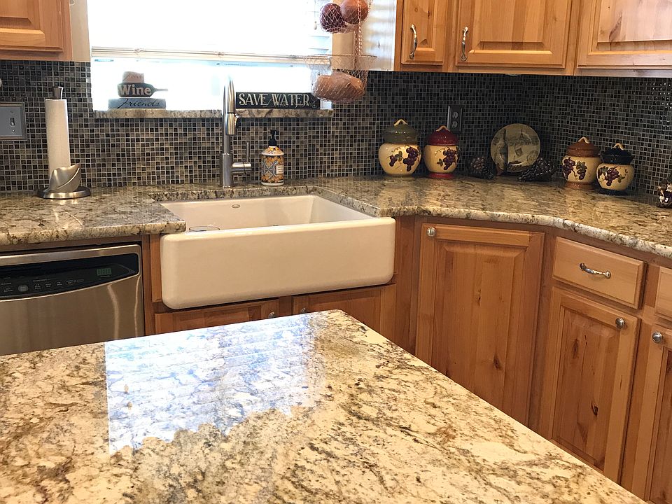 Gorgeous granite counters.