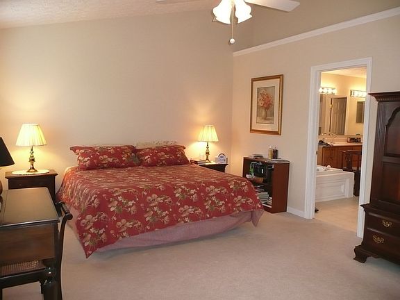 4th image of 729 Meadows Dr