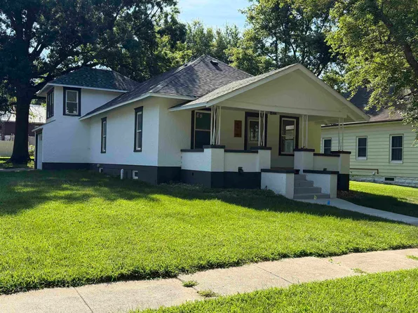 1620 Crook St, Falls City, NE 68355