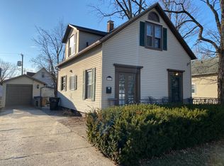 305 Leland St, Bloomington, IL 61701