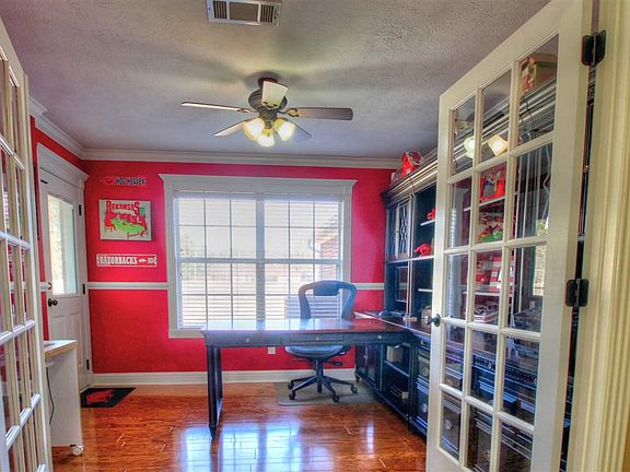 5th image of 204 Heather Dr