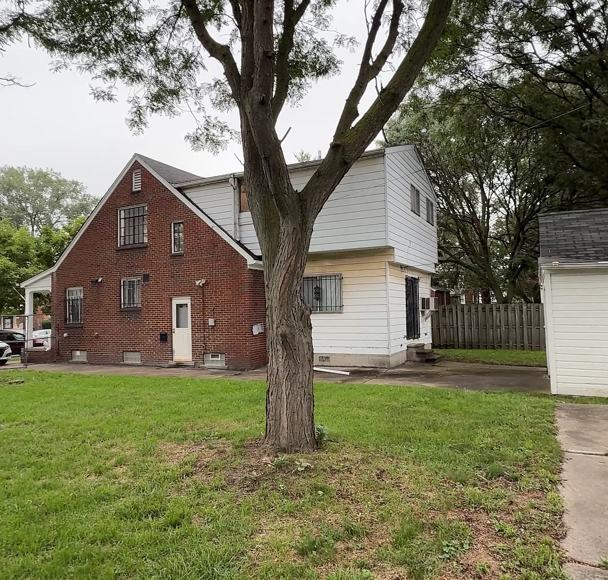 4 bed, 2.5 bath, 2100 sqft, $1,500 — Photo 2