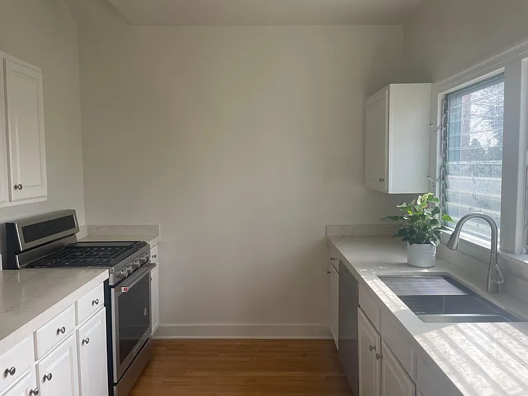672 Euclid Ave #1/2 — Photo 14