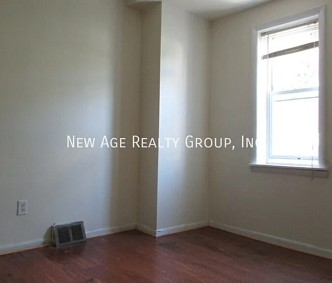 530 N Douglas St — Photo 13