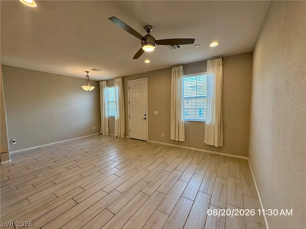 3 bed, 2.5 bath, 1483 sqft, $1,900 — Photo 3