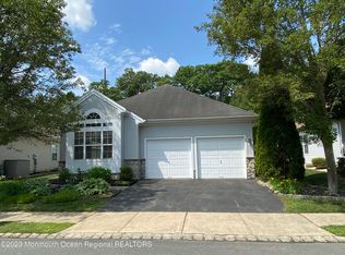 20 Devereux Dr, Manchester, NJ 08759