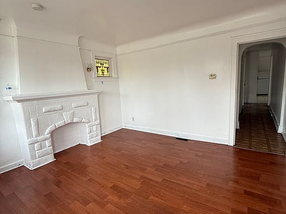 3rd image of 2739 Belmont St #1