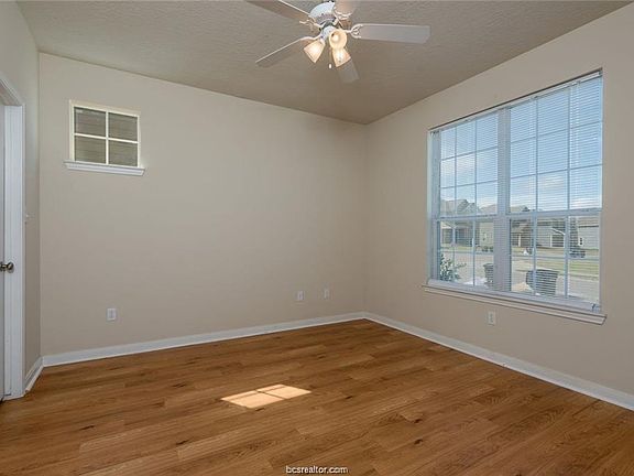 5th image of 2935 McLaren Dr