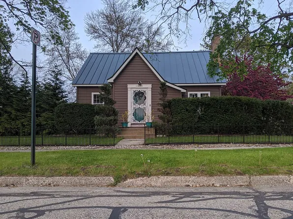 20 S Monroe St, Rockford, MI 49341