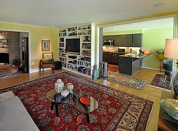 2nd image of 6807 Royal Crest Dr