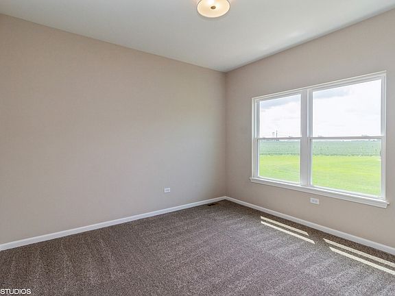 4th image of 755 Pelican Ln
