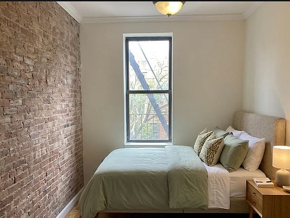 5th image of 2366 Pacific St #3R
