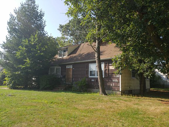 3rd image of 697 N Erie Ave