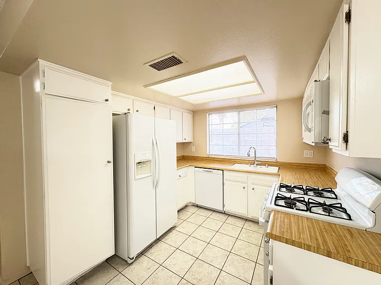 3901 Broadriver Dr — Photo 4