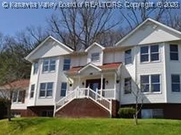18 Carriage Rd, Charleston, WV 25314