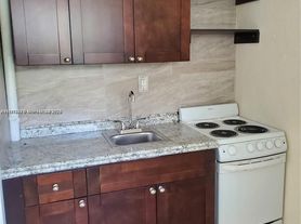 5411 Ravenswood Rd, Fort Lauderdale, FL