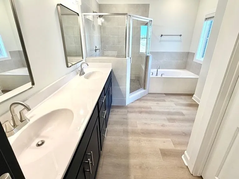 4871 Chatelet Dr — Photo 9