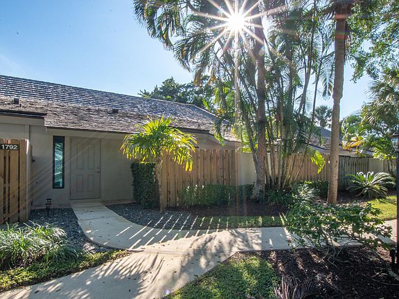 2nd image of 11792 Wimbledon Cir