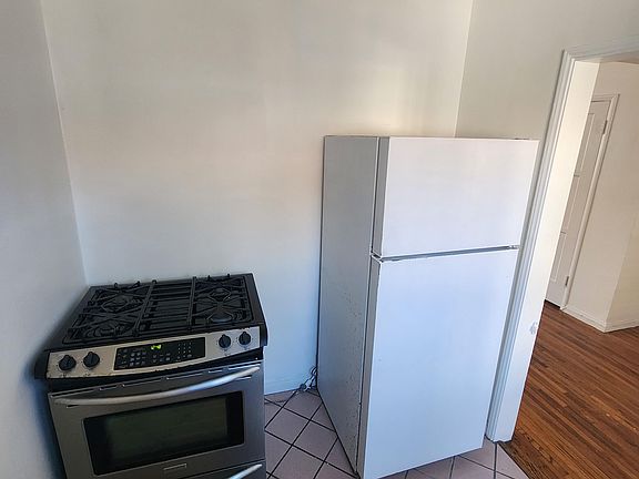 4th image of 841 Diamond St
