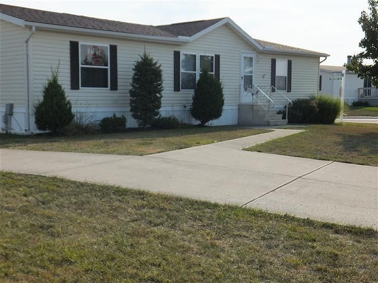 1st image of 11221 Chestnut Sq