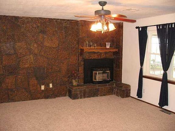 2nd image of 30 Whispering Oaks Dr