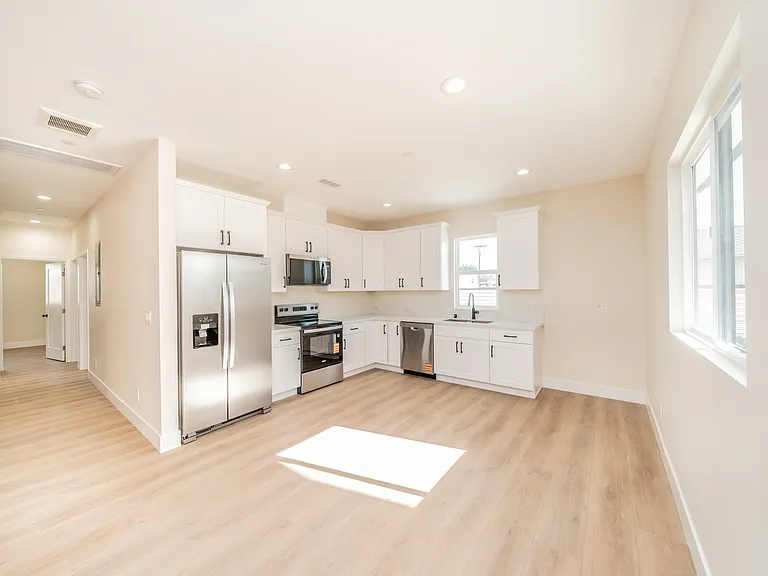 11186 Vernon Ave #B — Photo 5
