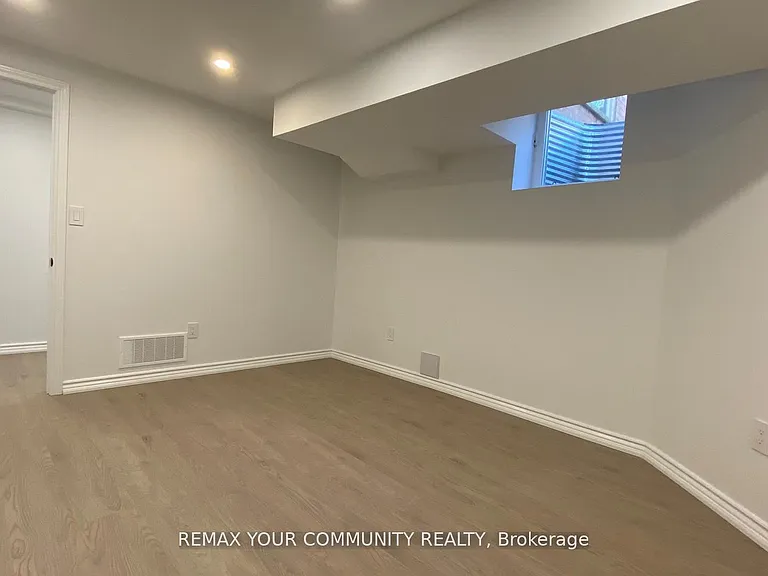134 Kemano Rd #BASEMENT — Photo 13
