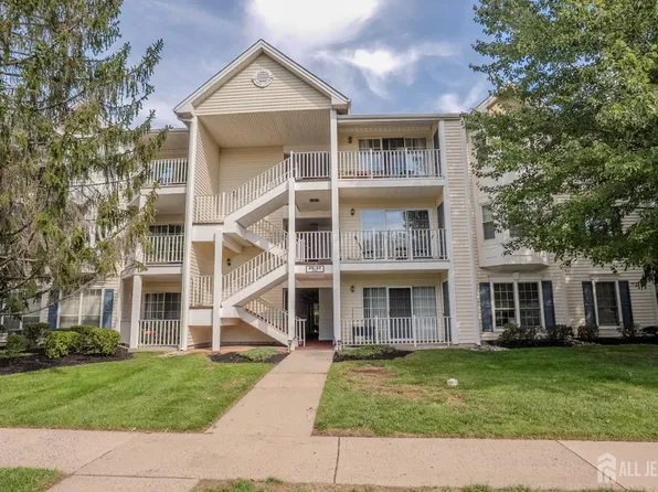 45 Amethyst Way, Franklin Park, NJ 08823