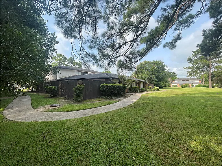 12023 Greenwood Forest Dr #B — Photo 23
