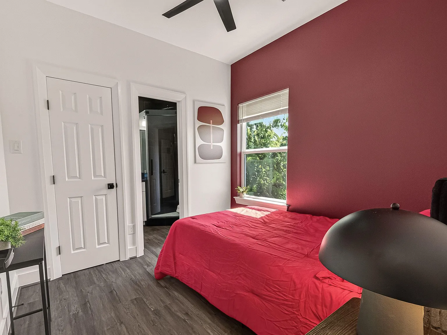 4 bed, 10.0 bath, 2414 sqft, $1,048 — Photo 2