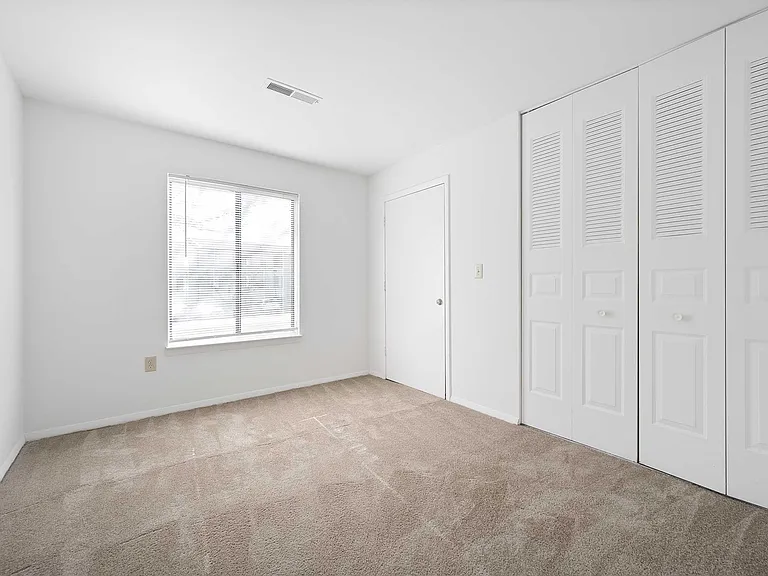 Foxridge Apartment Homes — Photo 229