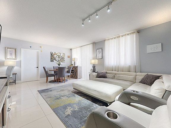 4th image of 2775 NE 187th St #6XX