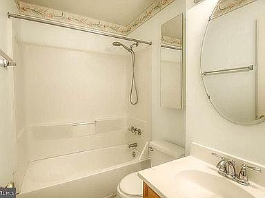 3rd image of 1904 Eloise Ln