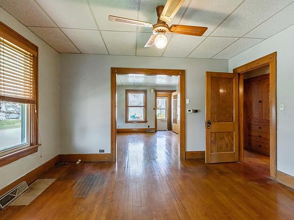 5th image of 3181 Marion St