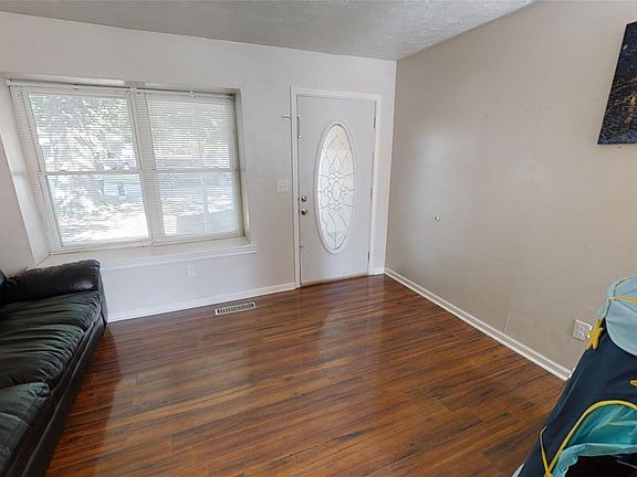 4th image of 1100 W School Ct