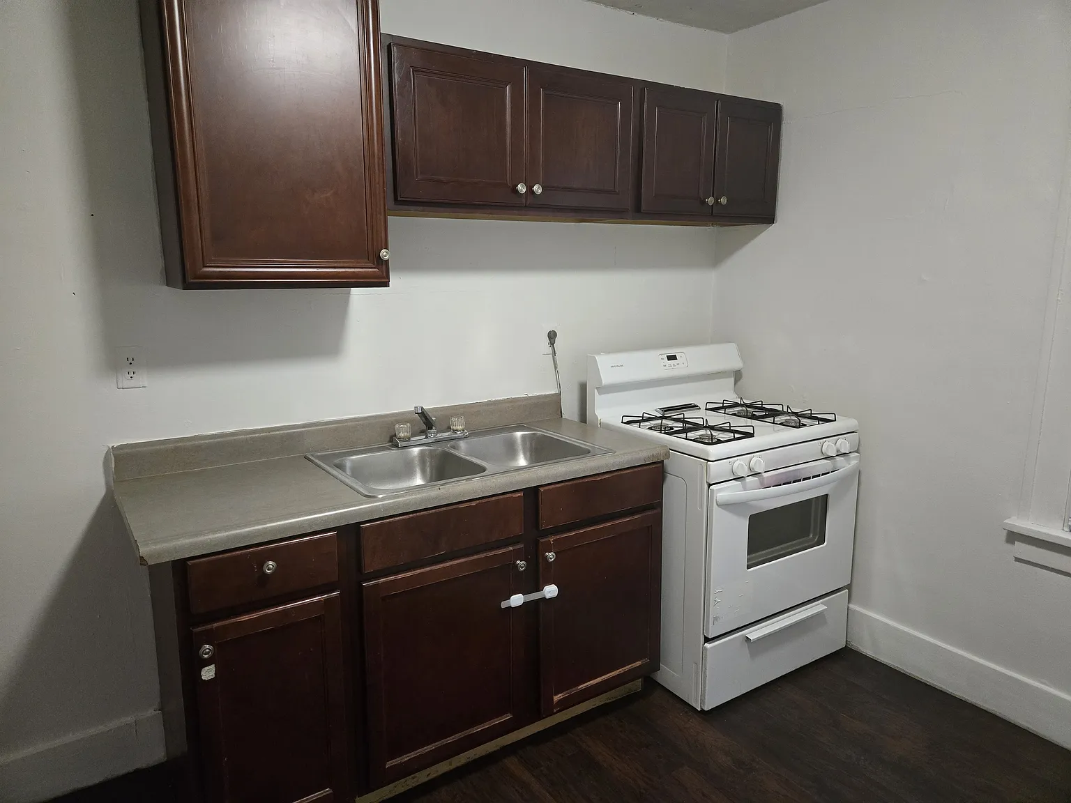 899 W Main St #3 photo 1