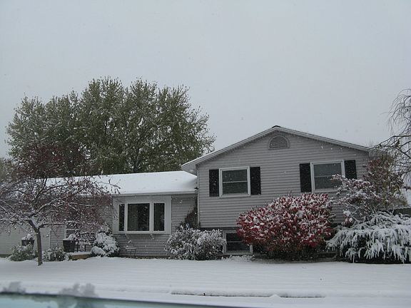 2nd image of 2600 Dawes Pl