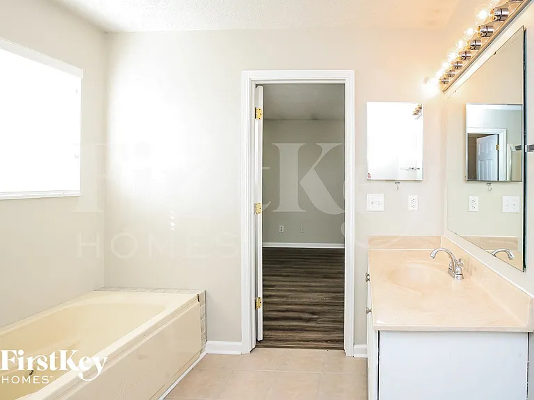 445 Winterwood Dr — Photo 10