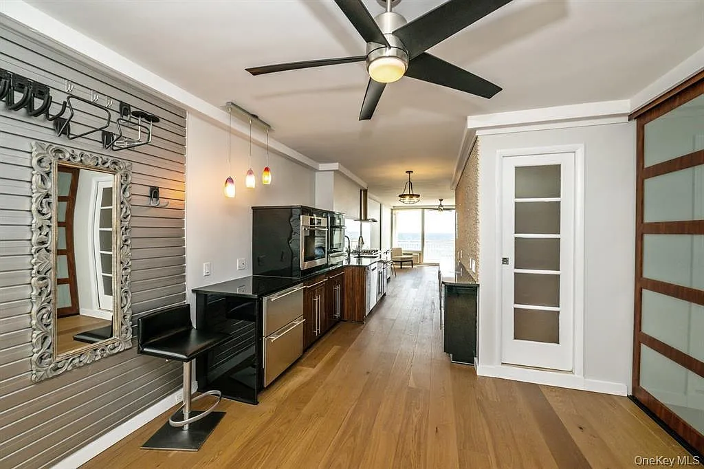 Studio, 1.0 bath, 450 sqft, $8,500 — Photo 4