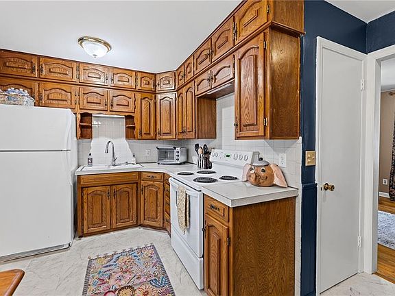 4th image of 2711 S Scott Ave