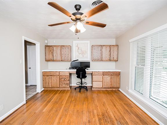 5th image of 1020 Crestview Dr
