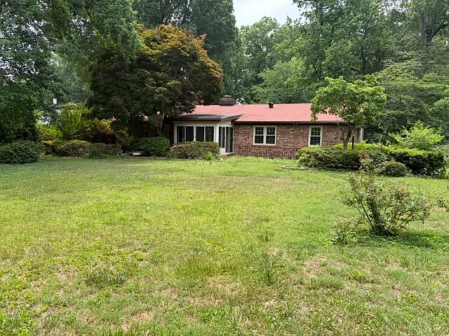 1541 Norwich Rd — Photo 4