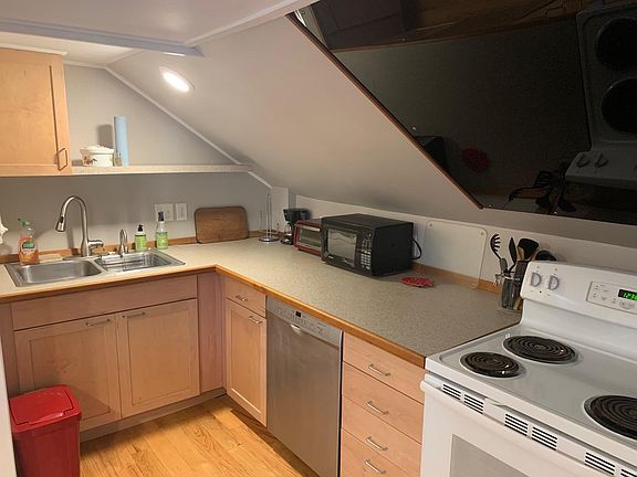 5th image of 107 Prospect Hill St Unit 2