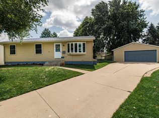 1946 49th St NW, Rochester, MN 55901