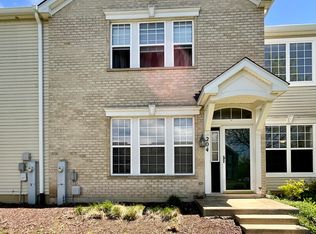 204 Springbrook Trl S, Oswego, IL 60543