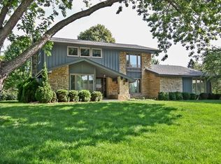 6300 Parkview Rd, Greendale, WI 53129