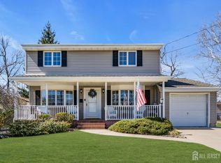 11 Glen Ave, Old Bridge, NJ 08857