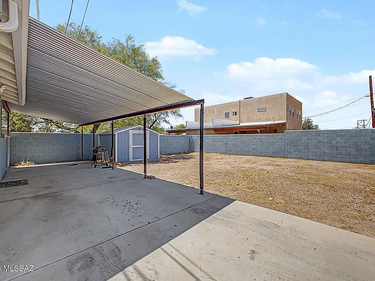 825 E Helen St — Photo 5
