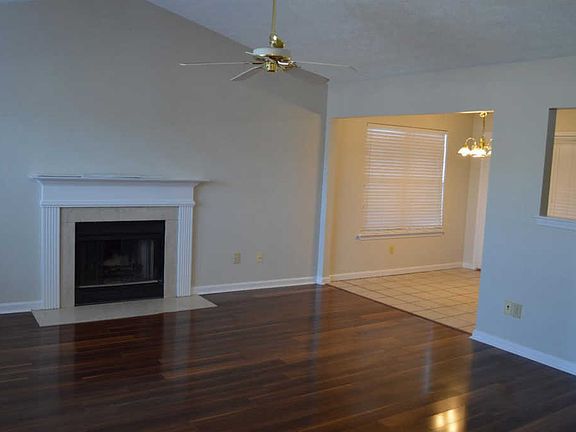 5th image of 393 Forest Hill Dr